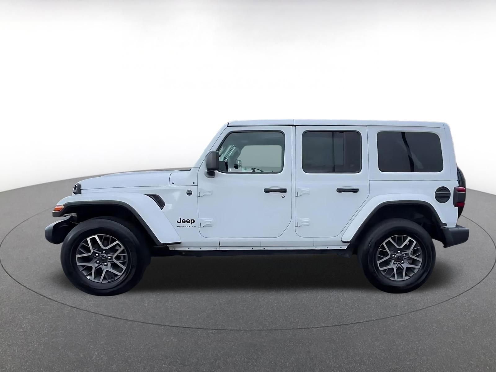 Used 2025 Jeep Wrangler Unlimited Sahara AWD/4WD image 8