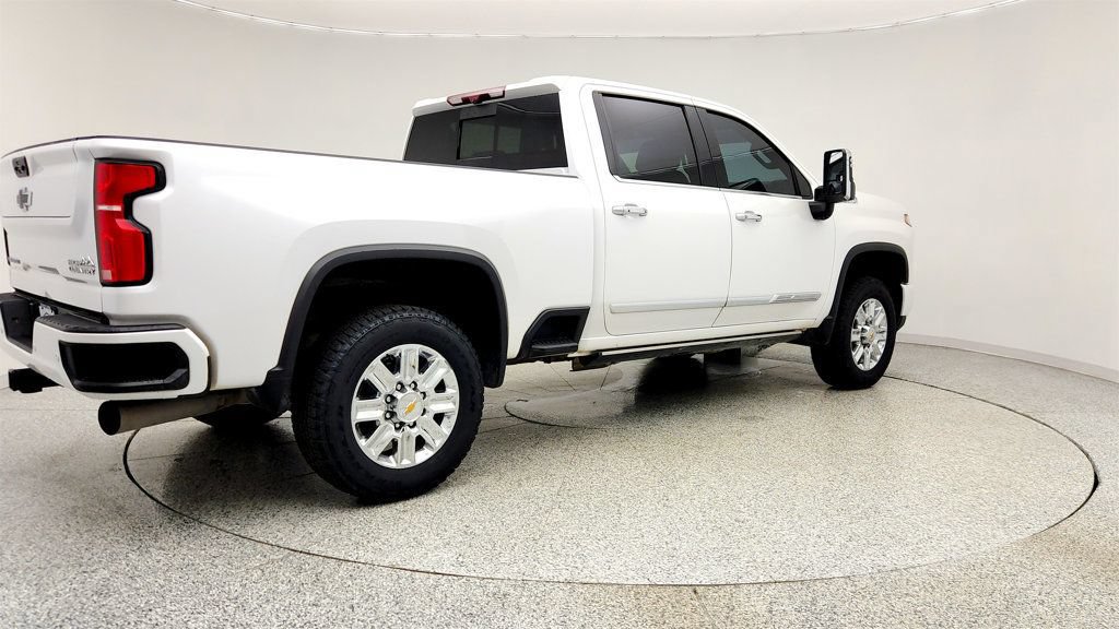 Used 2024 Chevrolet Silverado 2500 High Country w/ High Country Premium Package AWD/4WD image 5