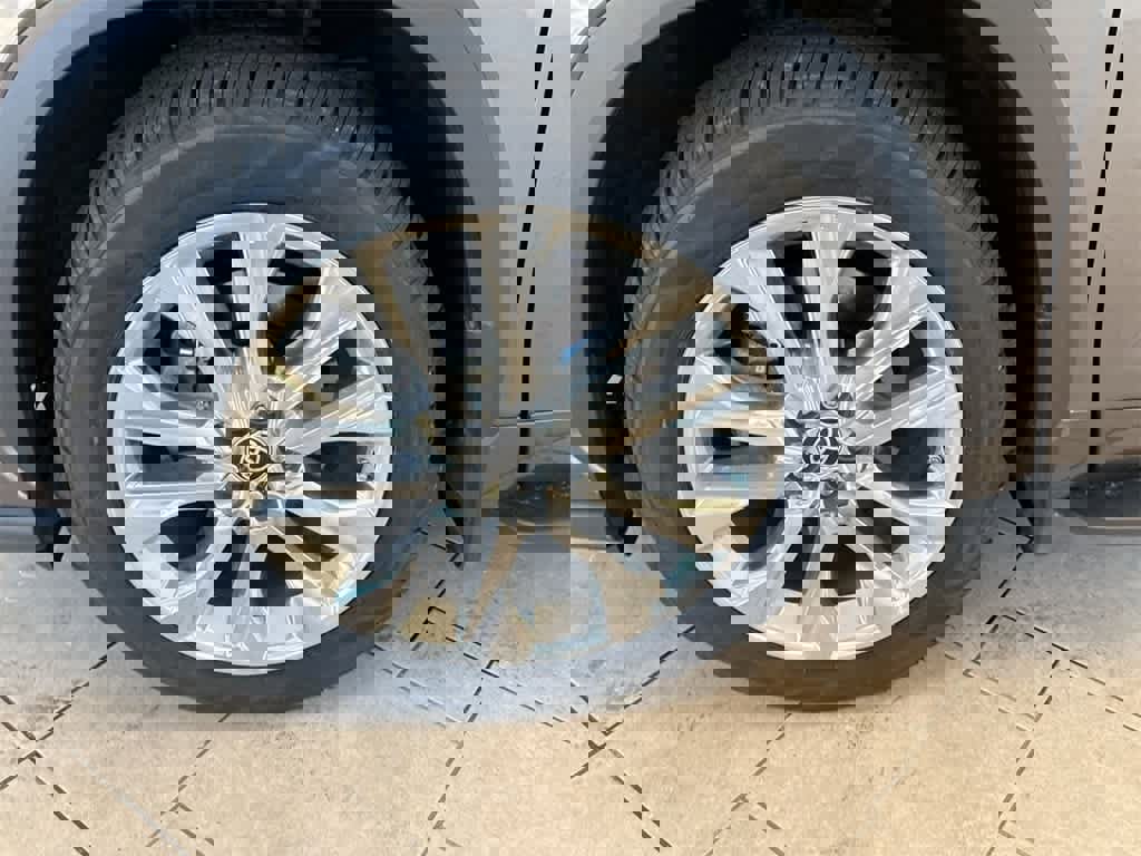 Used 2023 Toyota Highlander Limited image 14