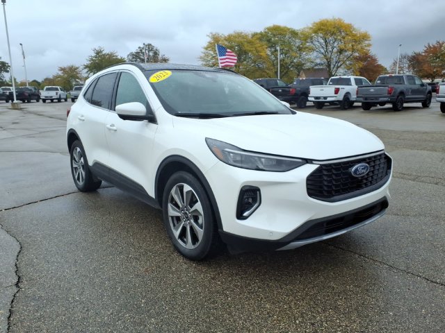 Used 2023 Ford Escape Platinum AWD/4WD image 3
