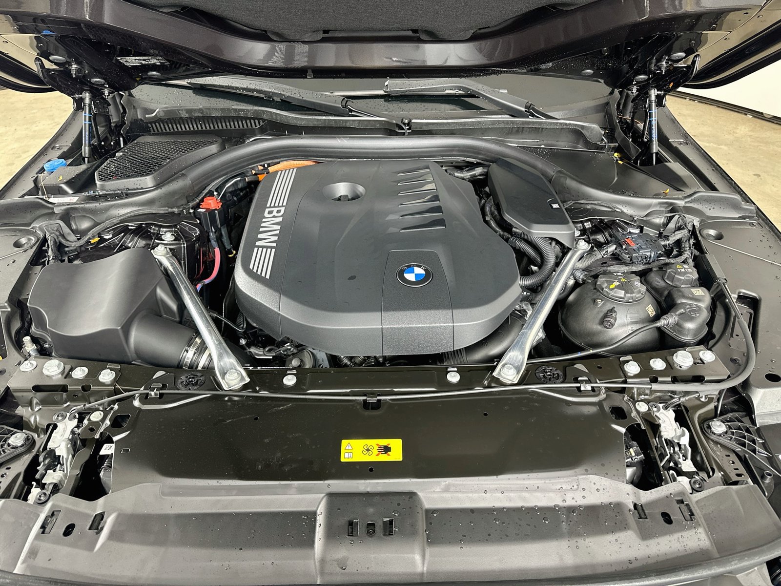 New 2027 BMW 550e xDrive AWD/4WD image 13