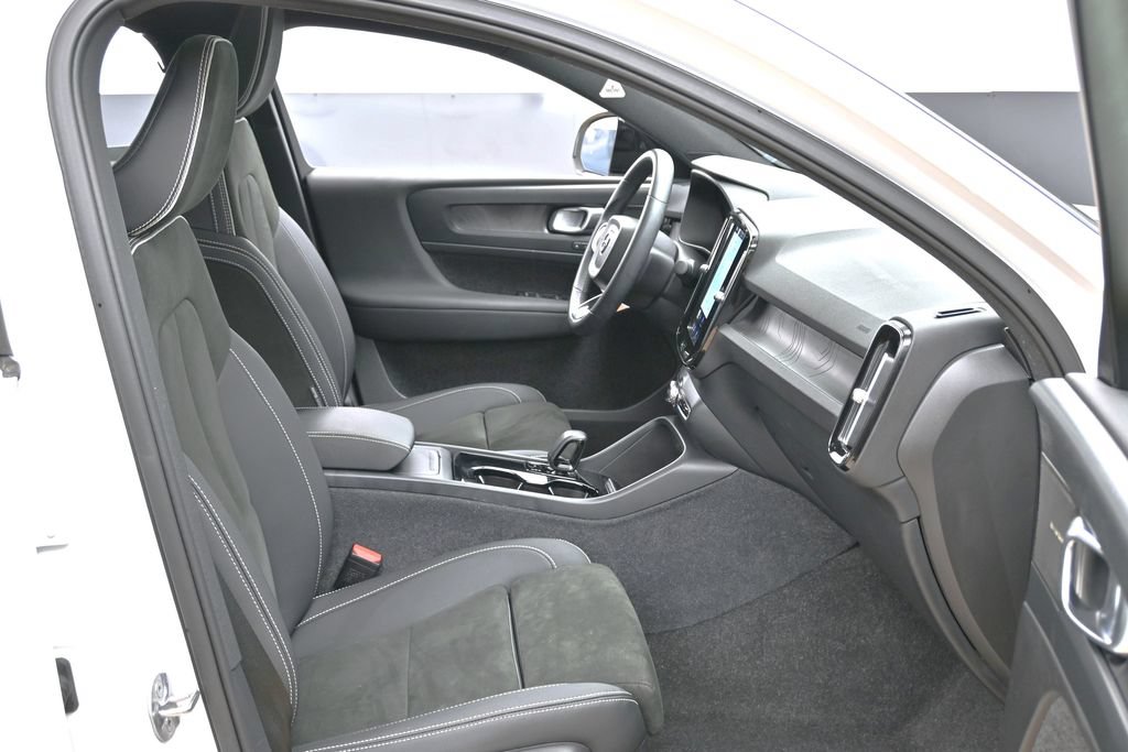 Used 2023 Volvo C40 P8 Recharge Ultimate AWD/4WD image 35