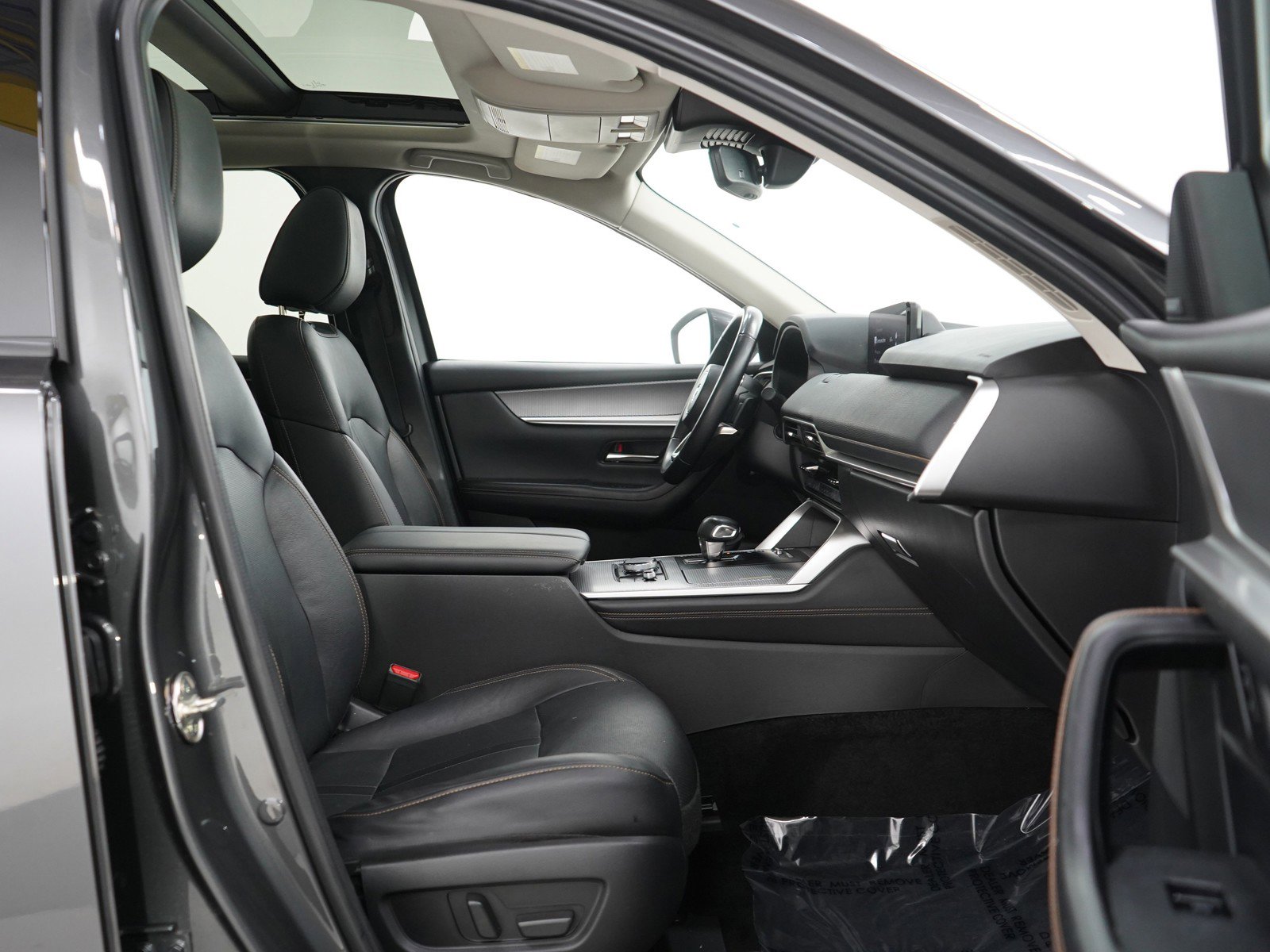 Used 2024 MAZDA CX-90 Plug-In Hybrid w/ Premium Pkg image 10