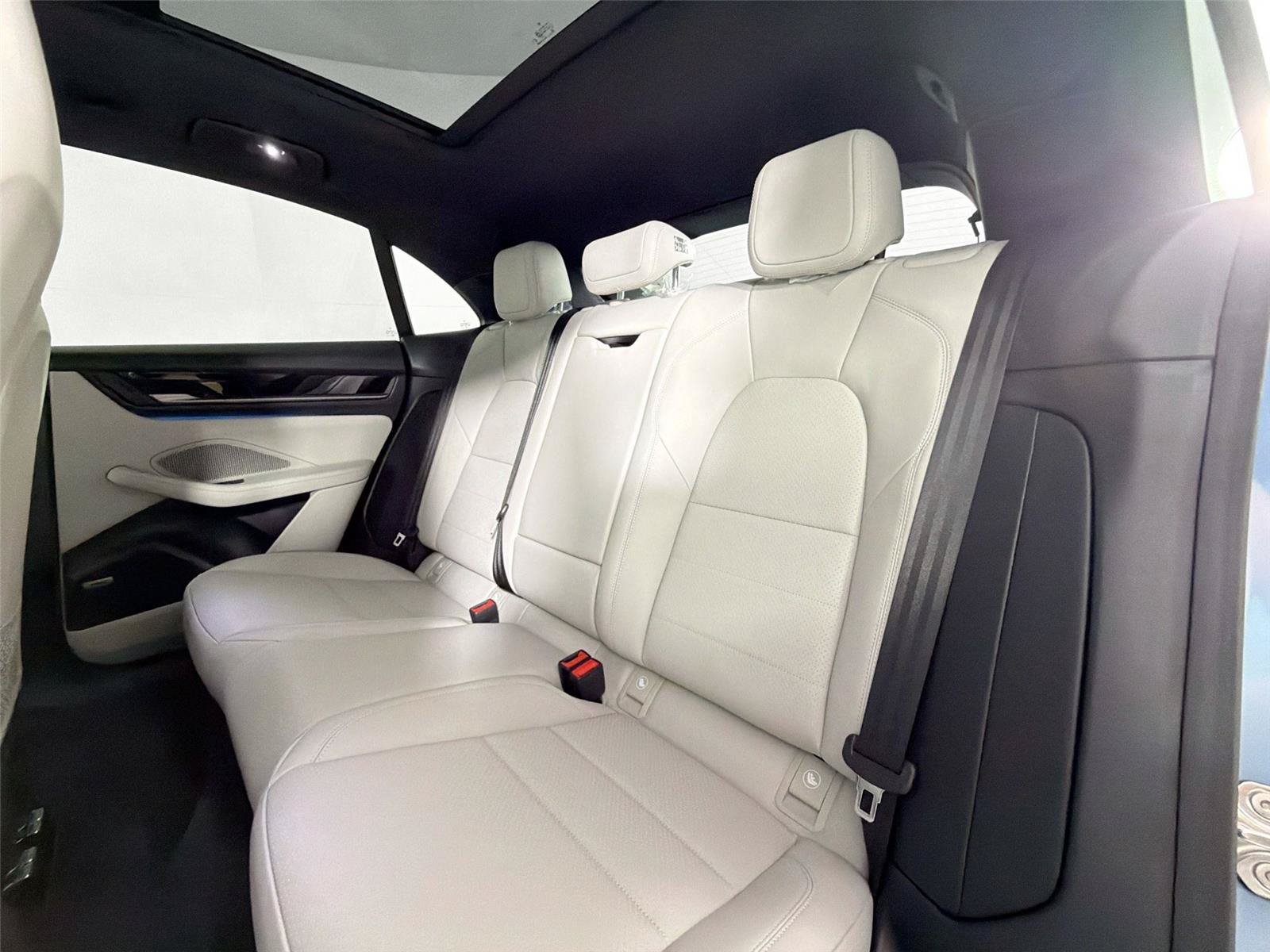 Certified 2026 Porsche Macan Electric RWD image 26