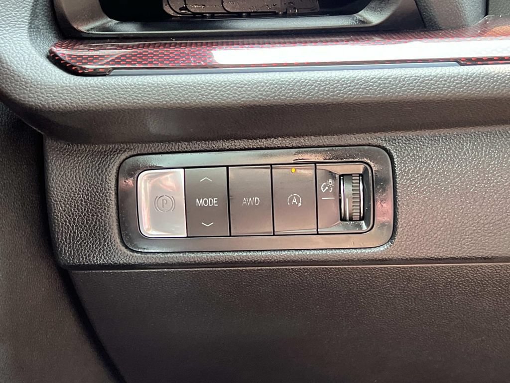 Used 2025 Chevrolet Traverse Z71 AWD/4WD image 26
