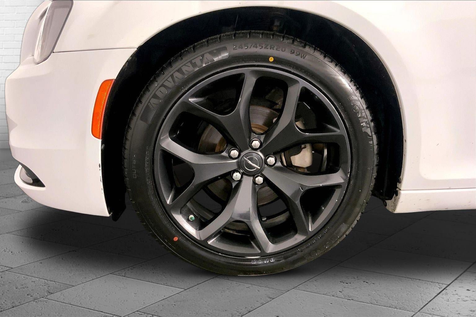 Used 2023 Chrysler 300 Touring w/ Sport Appearance Package RWD image 9