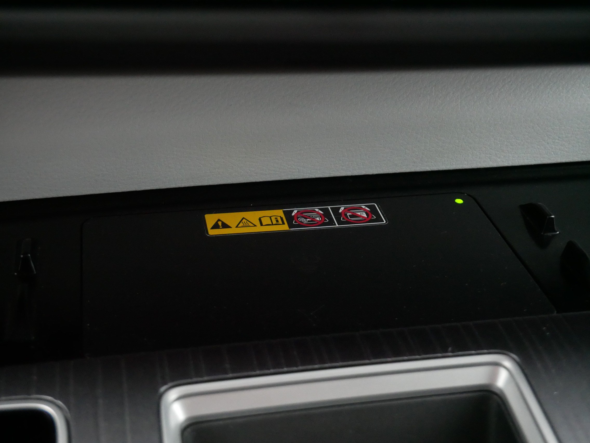 Certified 2025 Toyota Sienna LE FWD image 31