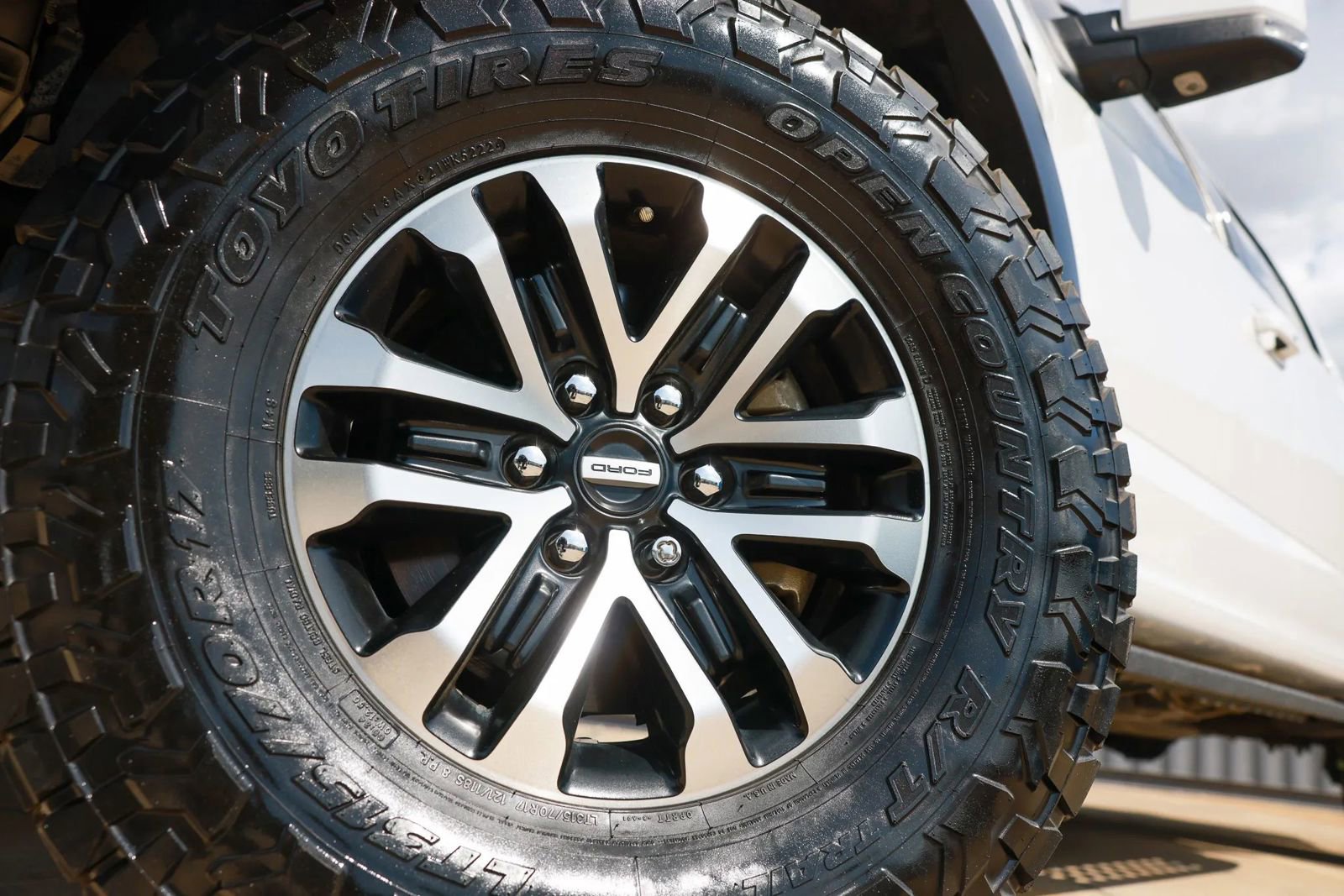 Used 2018 Ford F150 Raptor w/ Equipment Group 802A Luxury AWD/4WD image 26