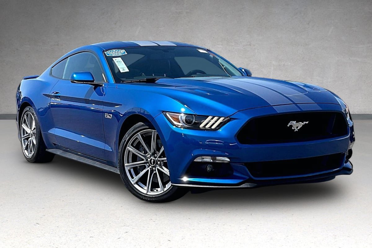 Used 2017 Ford Mustang GT Premium w/ Equipment Group 401A RWD image 2