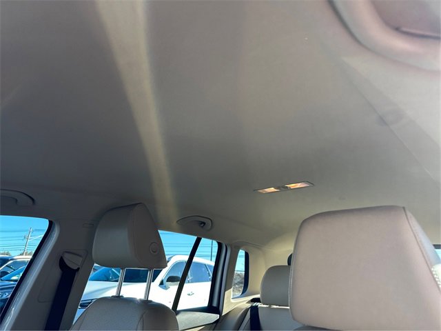 Used 2017 Volkswagen Tiguan S image 28