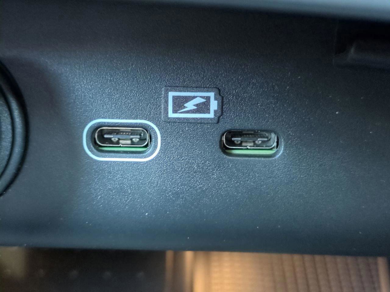 New 2025 Volvo XC40 B5 Core w/ Protection Package Premier image 18