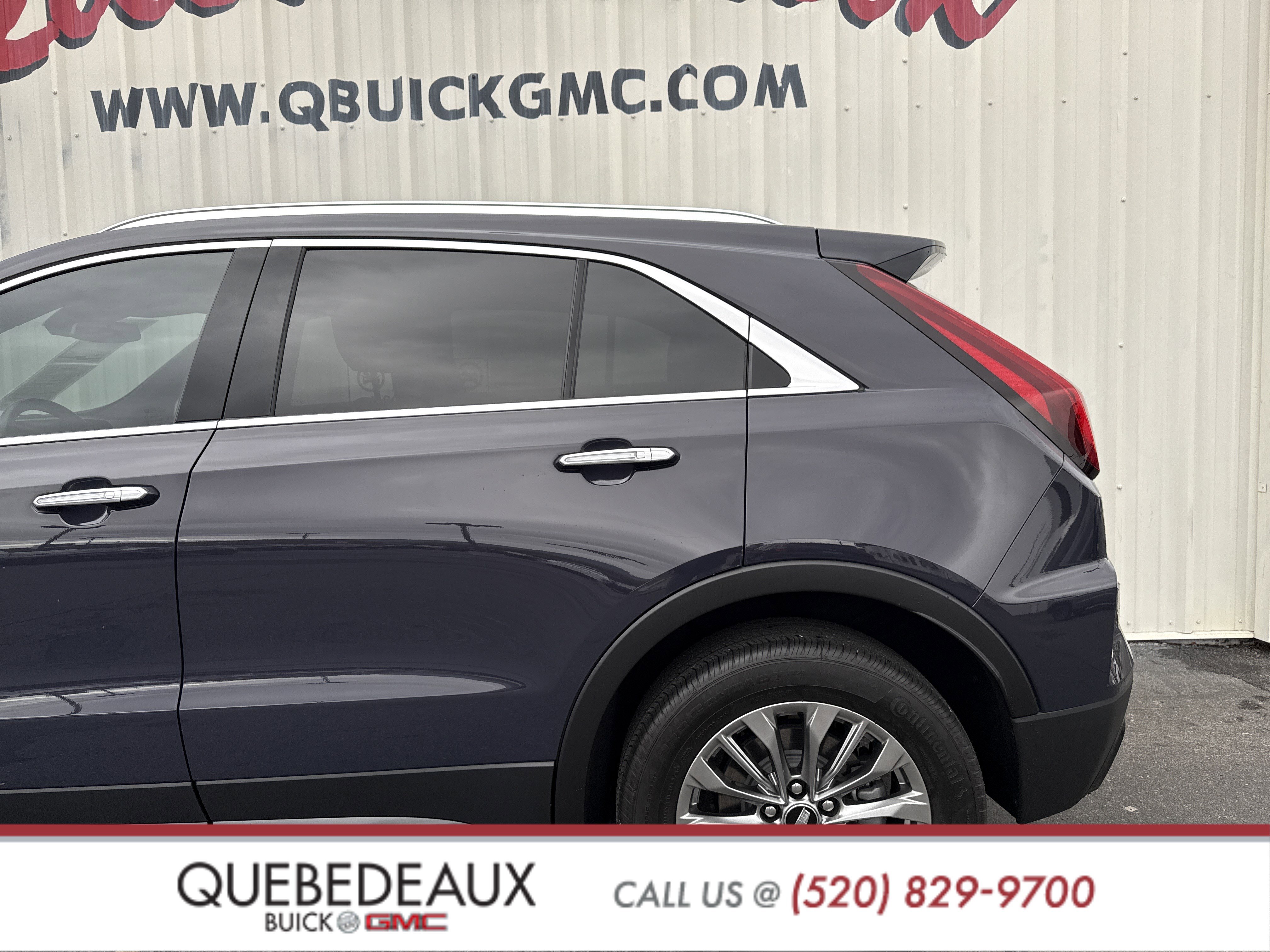 Used 2025 Cadillac XT4 Premium Luxury image 2