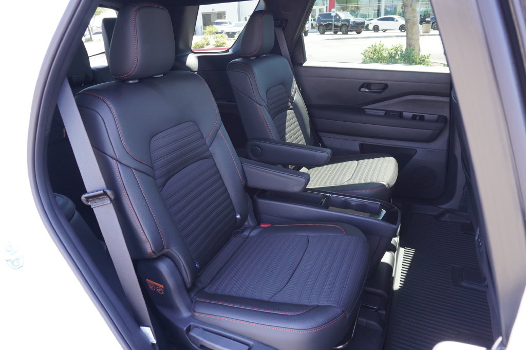 New 2026 Nissan Pathfinder Rock Creek w/ Rock Creek Premium Package AWD/4WD image 9