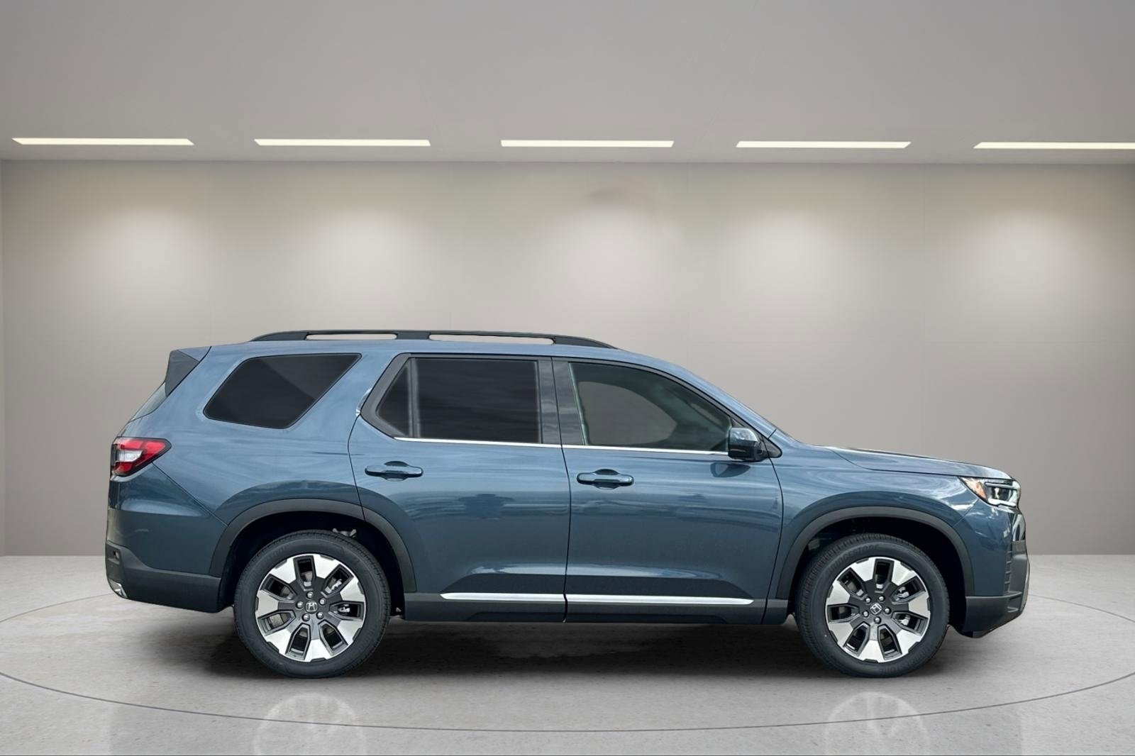 New 2026 Honda Pilot Touring image 2
