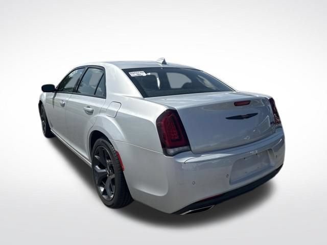 Used 2023 Chrysler 300 S RWD image 3
