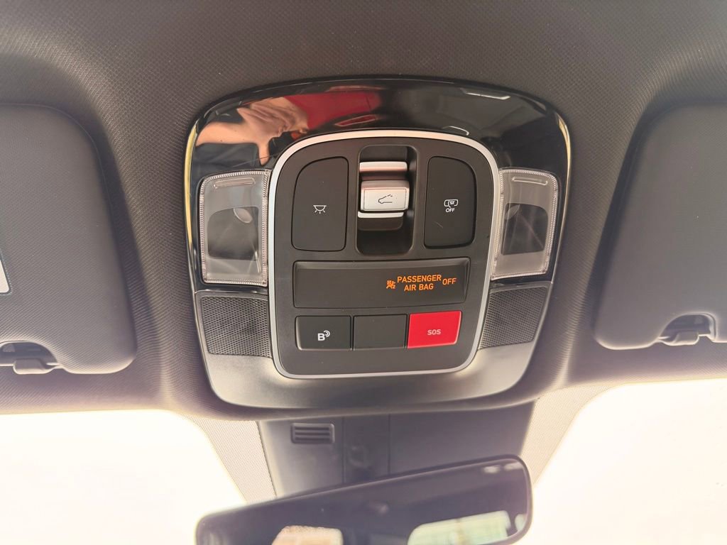 Used 2025 Hyundai Santa Cruz Limited AWD/4WD image 24