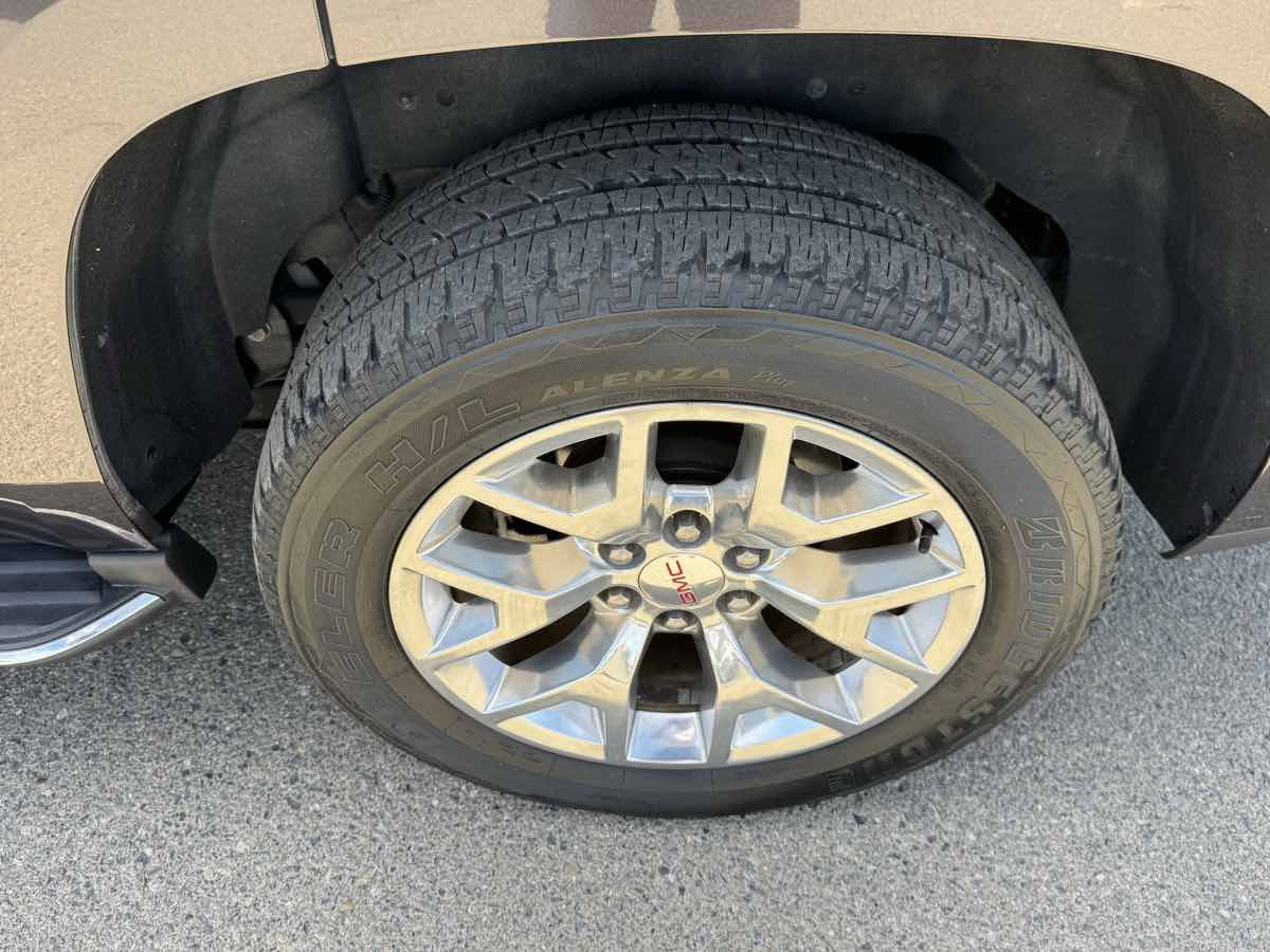 Used 2017 GMC Yukon SLE w/ SLE Value Package AWD/4WD image 38