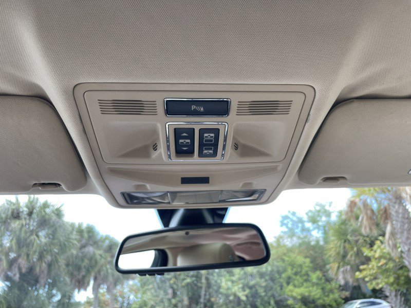 Used 2012 Jaguar XJ image 24