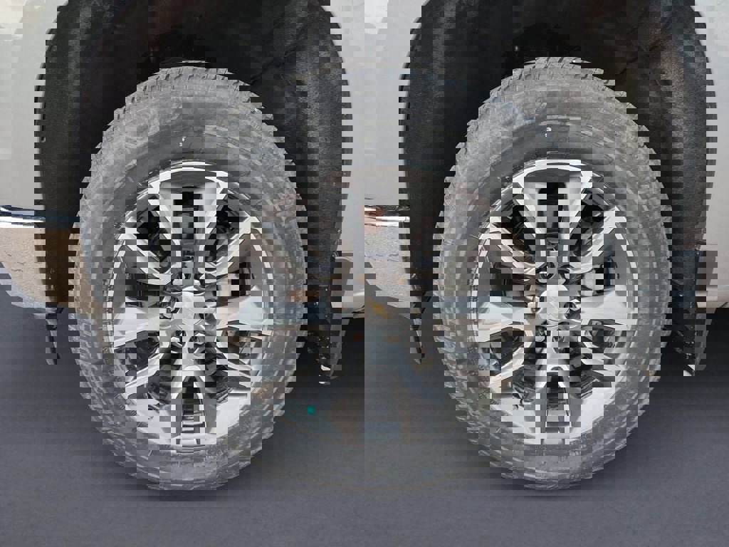 Used 2023 Chevrolet Silverado 1500 LT AWD/4WD image 14