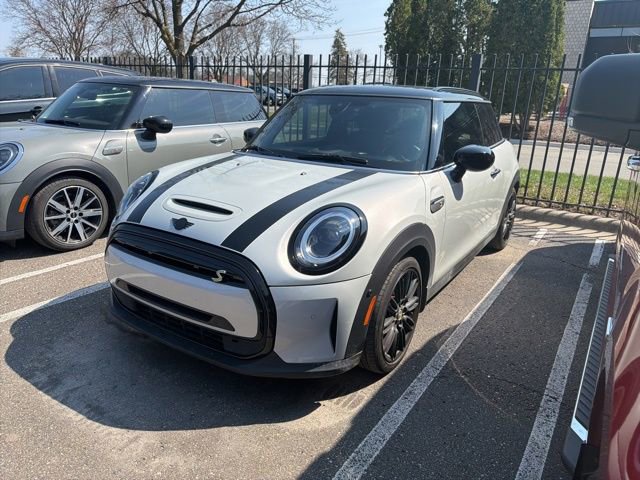 Used 2022 MINI Cooper SE image 1