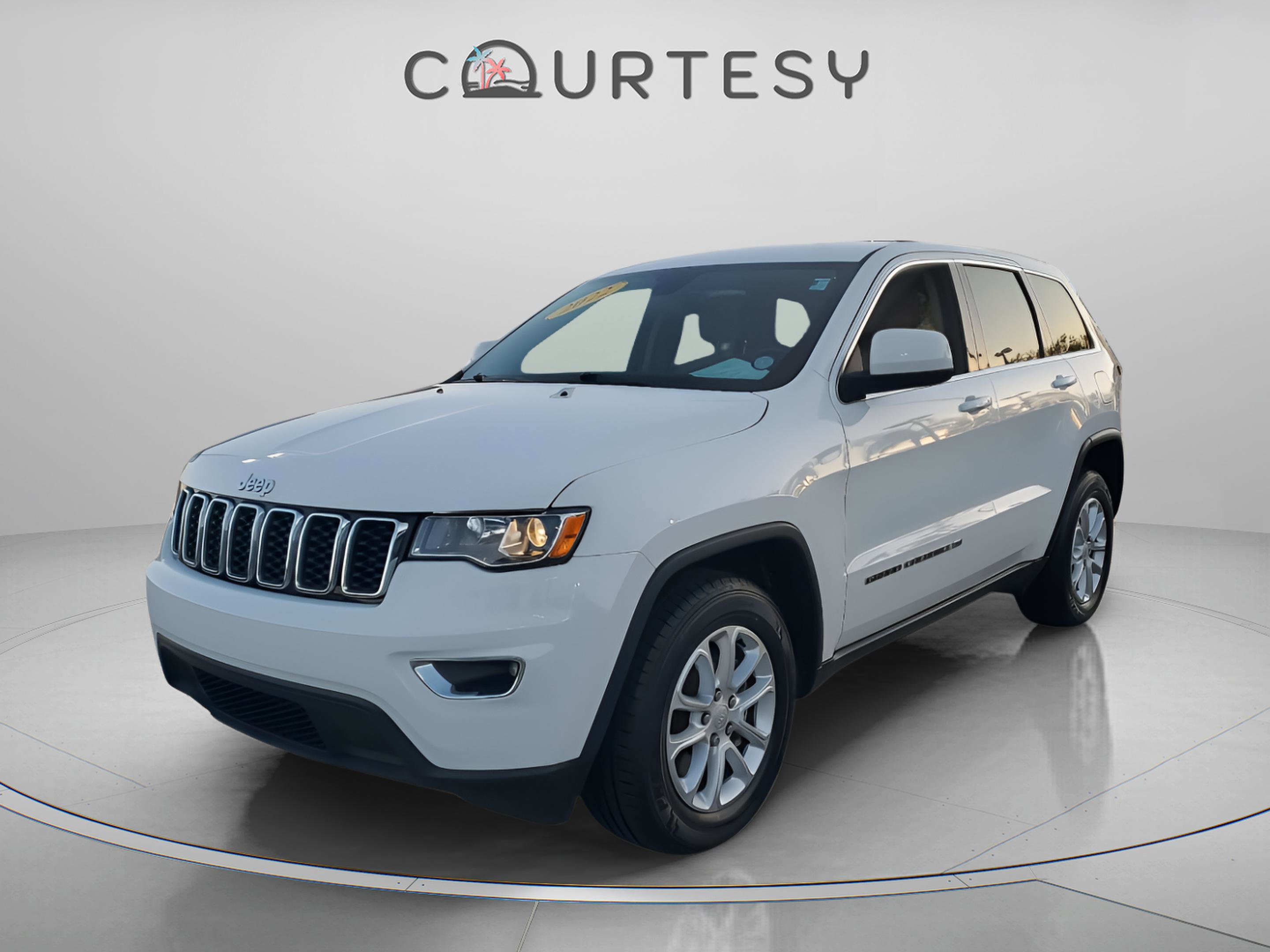 Certified 2022 Jeep Grand Cherokee Laredo E image 1