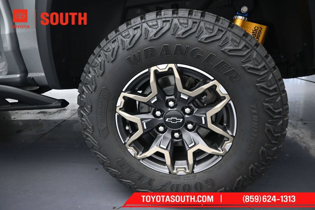 Used 2024 Chevrolet Colorado ZR2 w/ Technology Package AWD/4WD image 39