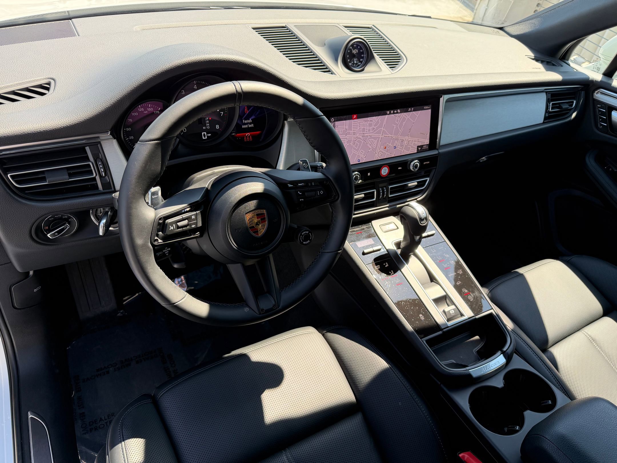 Certified 2026 Porsche Macan AWD/4WD image 4