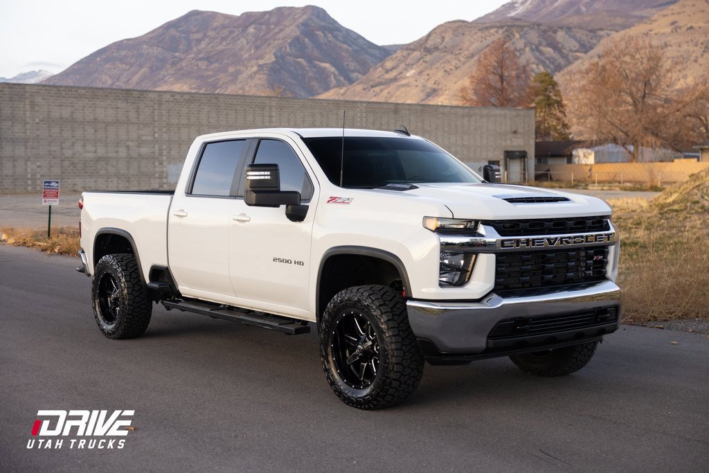 Used 2023 Chevrolet Silverado 2500 LT image 2