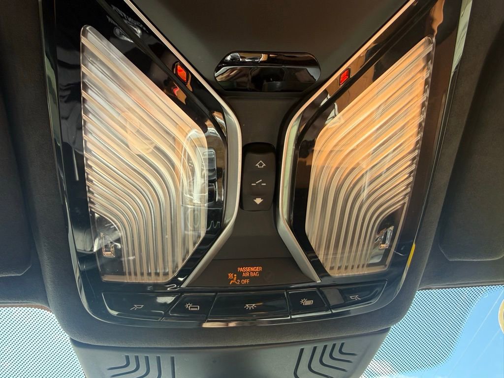 Used 2017 BMW 750i xDrive image 18