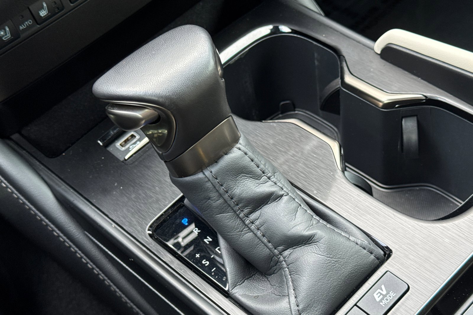 Used 2025 Lexus ES 300h w/ Premium Package FWD image 19