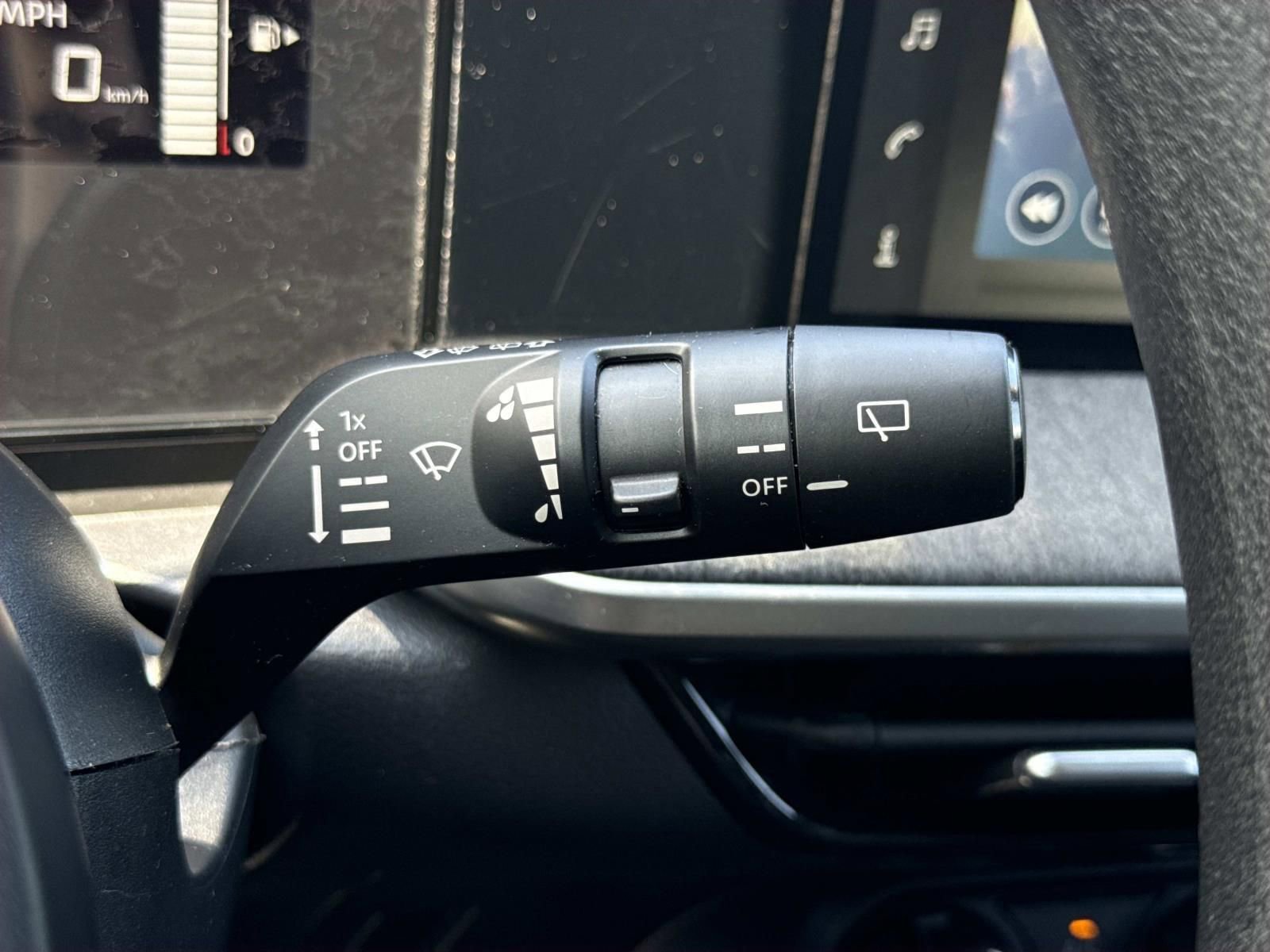 Certified 2025 Nissan Kicks SV AWD/4WD image 17