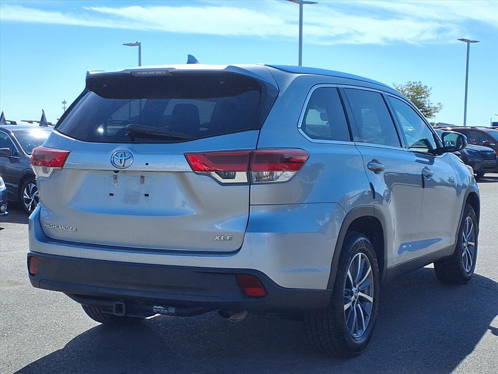 Used 2019 Toyota Highlander XLE image 7