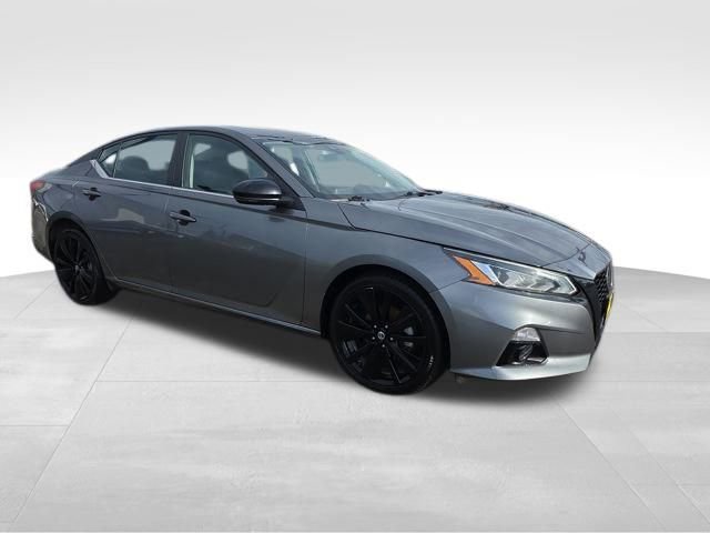 Used 2022 Nissan Altima 2.5 SR w/ Midnight Edition Package