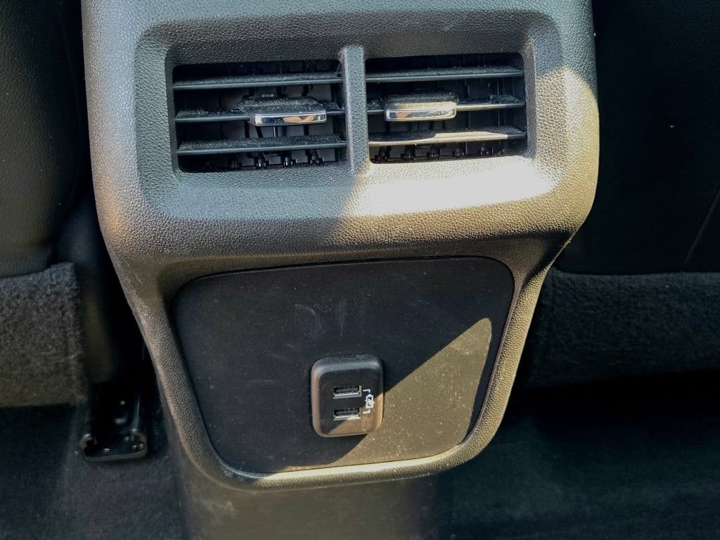 Used 2023 Chevrolet Equinox RS w/ LPO, Floor Liner Package FWD image 17