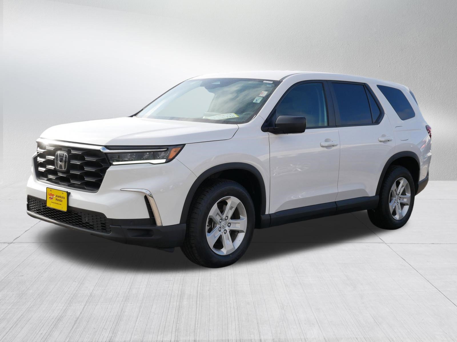 Used 2023 Honda Pilot LX image 3