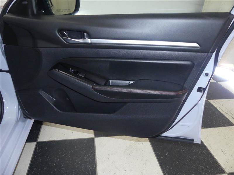 Used 2024 Nissan Altima 2.5 SR FWD image 24