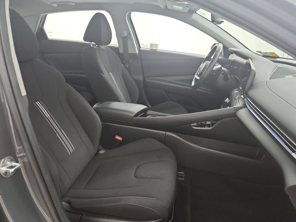 Used 2025 Hyundai Elantra SEL FWD image 37