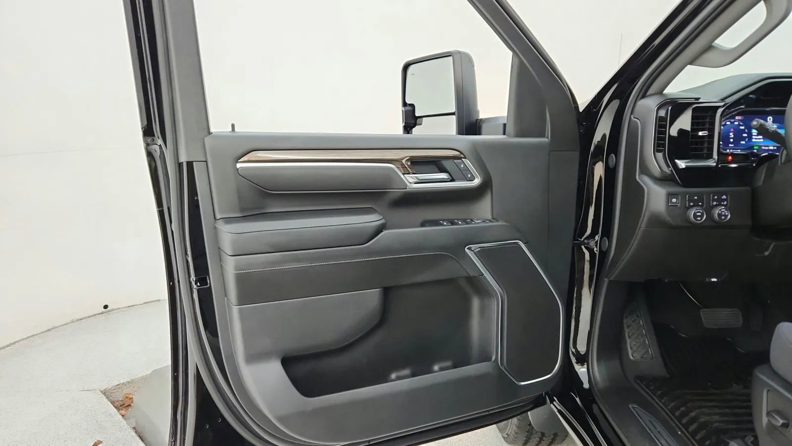 Used 2025 Chevrolet Silverado 2500 LT w/ All Star Edition image 39