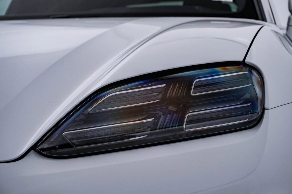 New 2026 Porsche Macan 4 Electric image 7