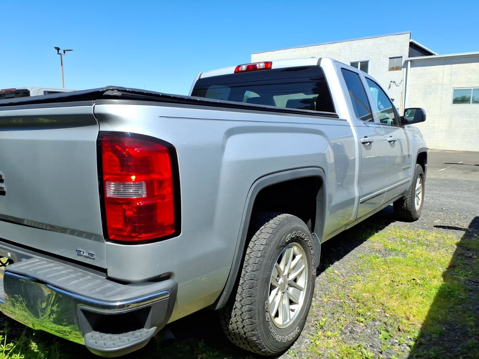 Used 2015 GMC Sierra 1500 SLE AWD/4WD image 2