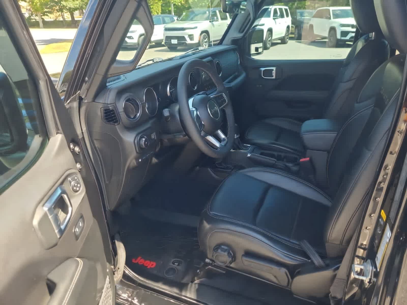 Used 2023 Jeep Wrangler Unlimited Sahara w/ Cold Weather Group AWD/4WD image 9