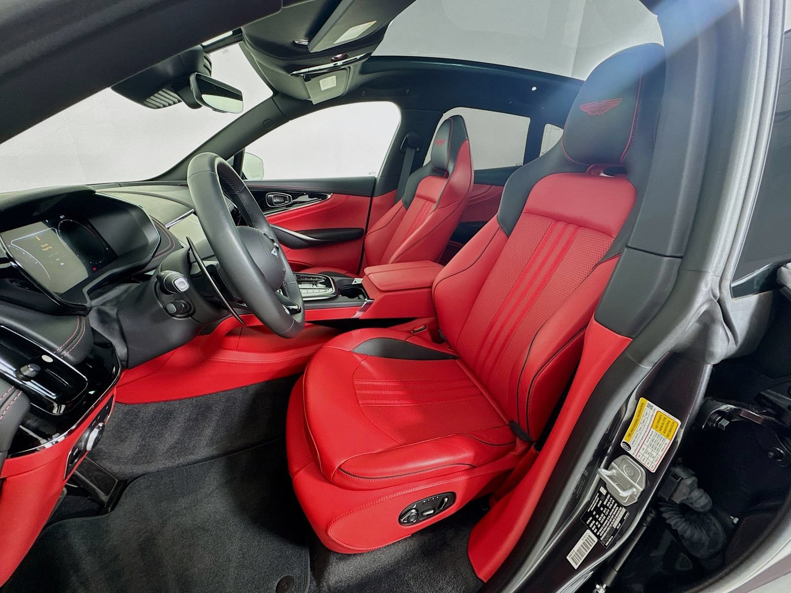 Used 2025 Aston Martin DBX 707 AWD/4WD image 19