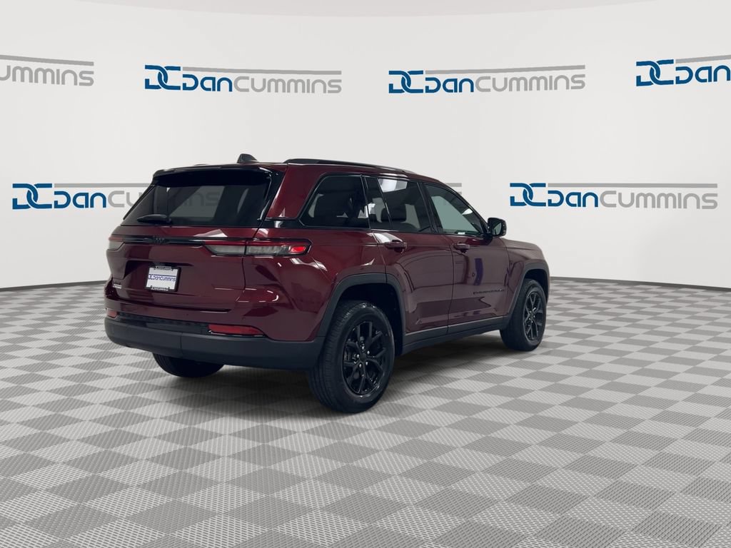Used 2025 Jeep Grand Cherokee Altitude AWD/4WD image 8