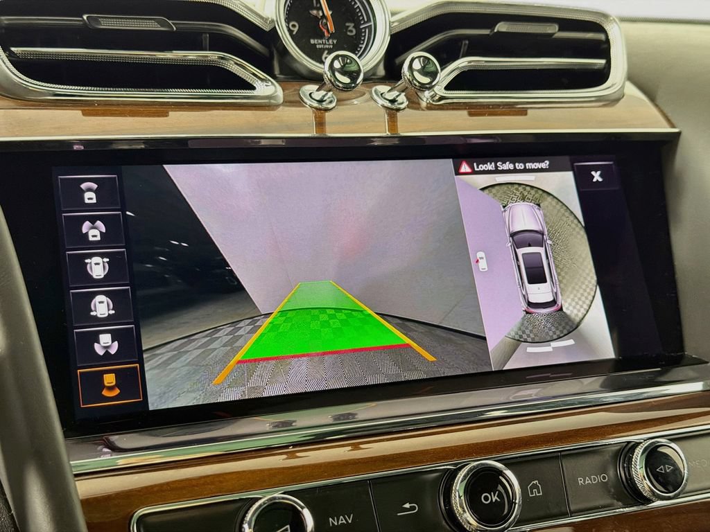 Used 2023 Bentley Bentayga AWD/4WD image 14