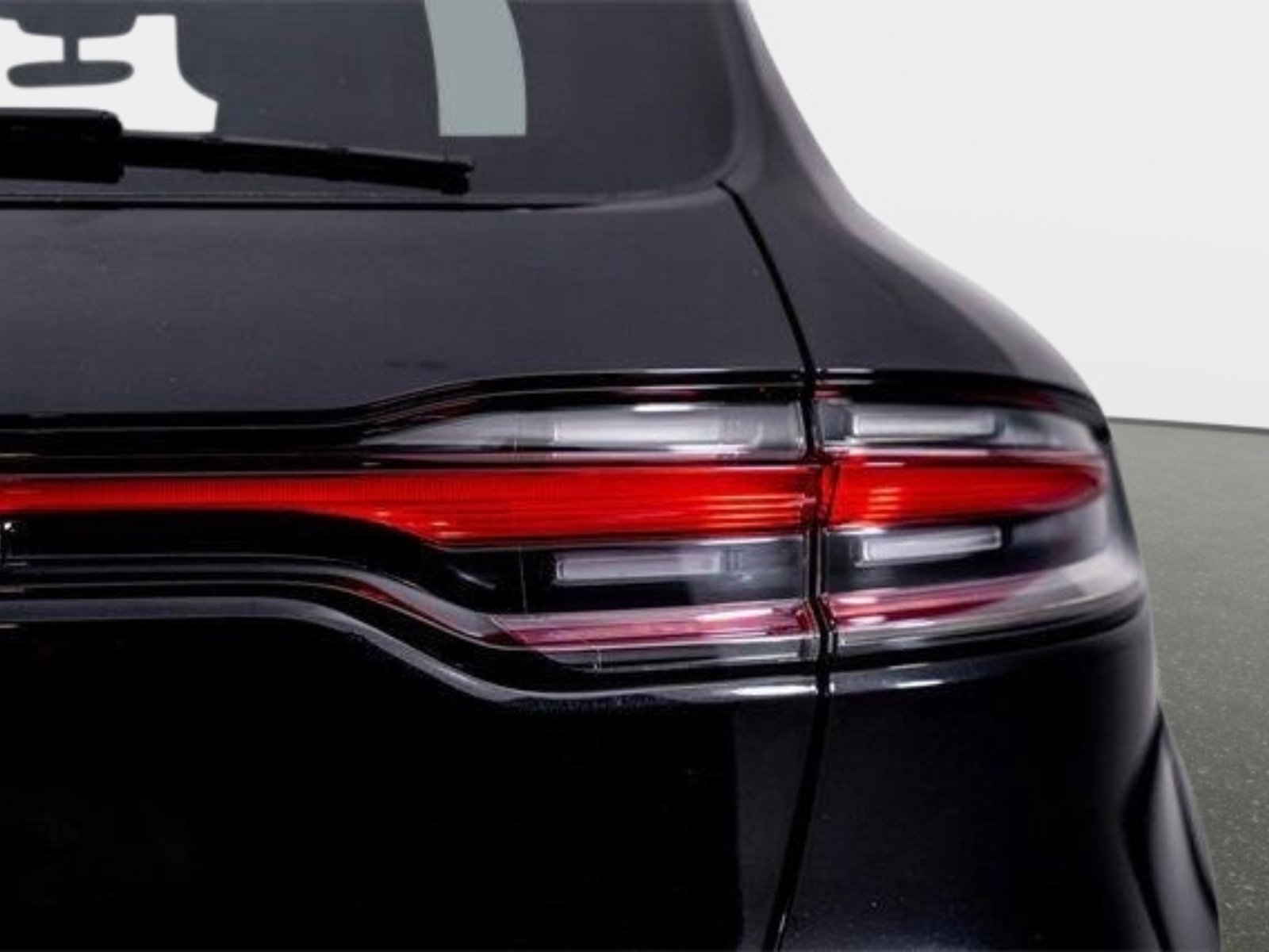 Used 2022 Porsche Macan S w/ Premium Package Plus image 14