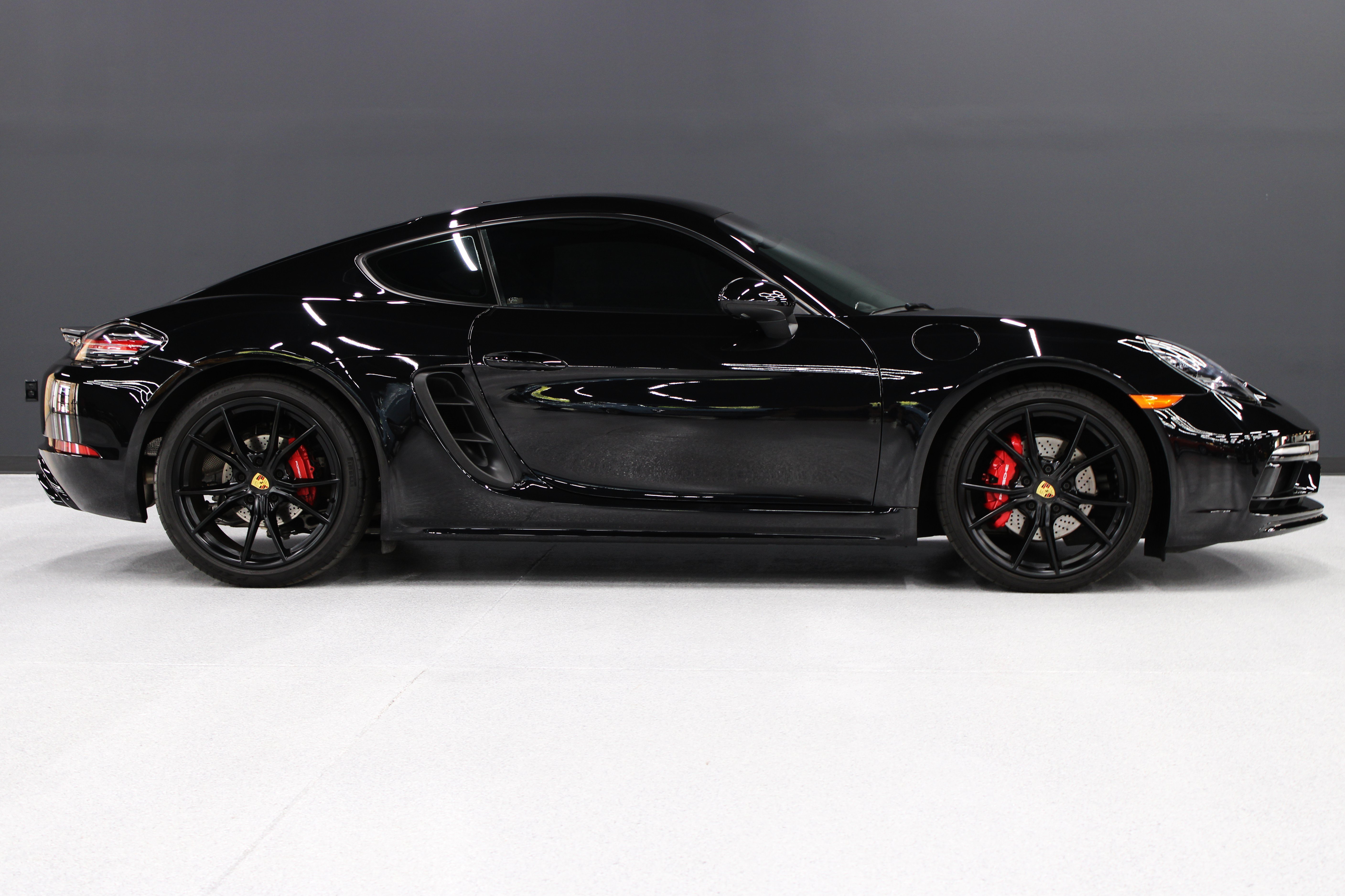 Used 2025 Porsche 718 Cayman S w/ Sportdesign Package RWD image 33