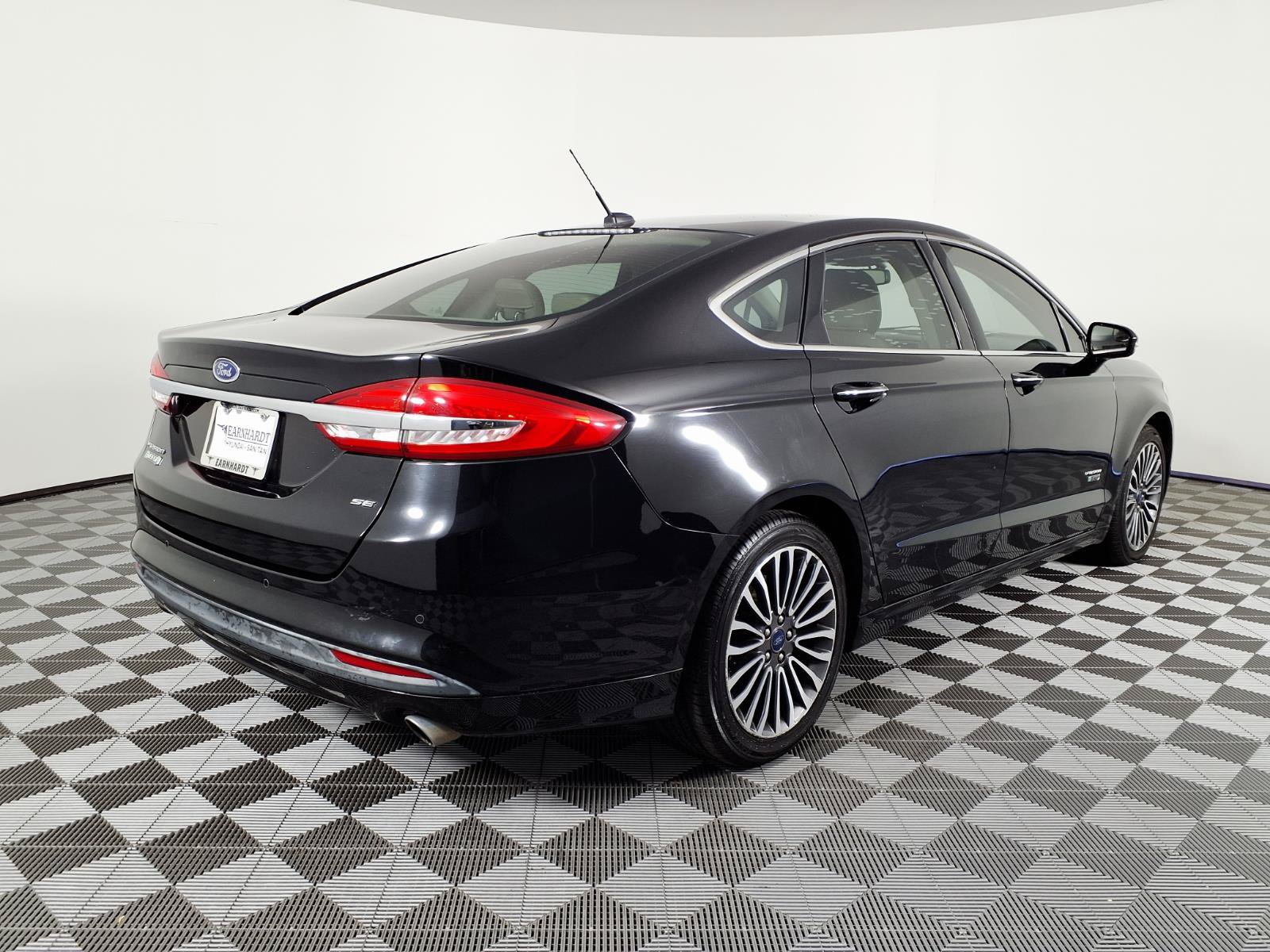 Used 2017 Ford Fusion Energi SE FWD image 4