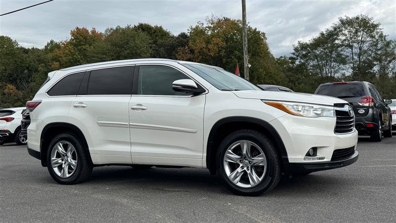 Used 2015 Toyota Highlander Limited AWD/4WD image 3