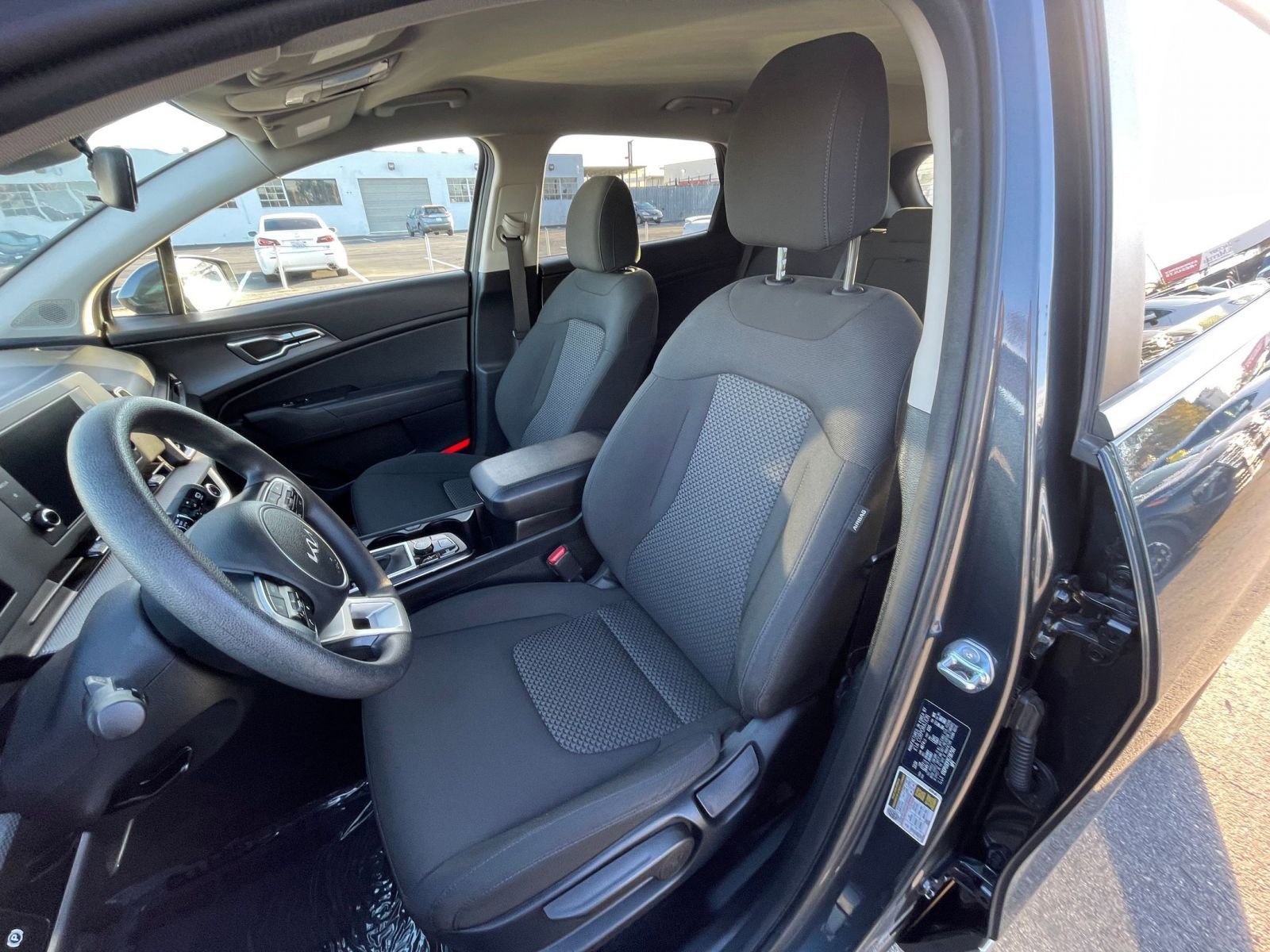 Used 2025 Kia Sportage LX FWD image 36