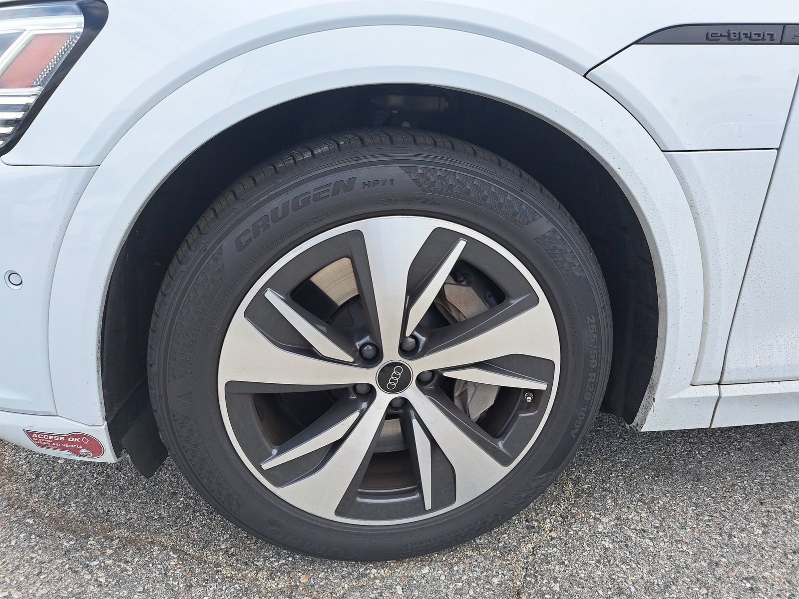 Used 2024 Audi Q8 e-tron Premium Plus AWD/4WD image 11